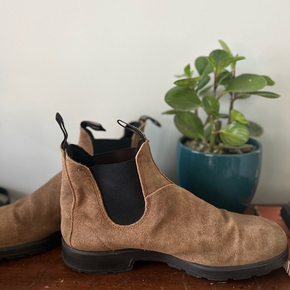 Blundstone Brown Suede Ankle Boots - Picture 2 of 7